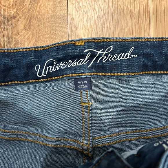 Universal Threads jeans - Picture 2 of 4